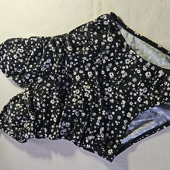 CUPSHE Swimwear Shirring Design V-Neck Low Back One Piece Swimsuit Black US S - Picture 7 of 9